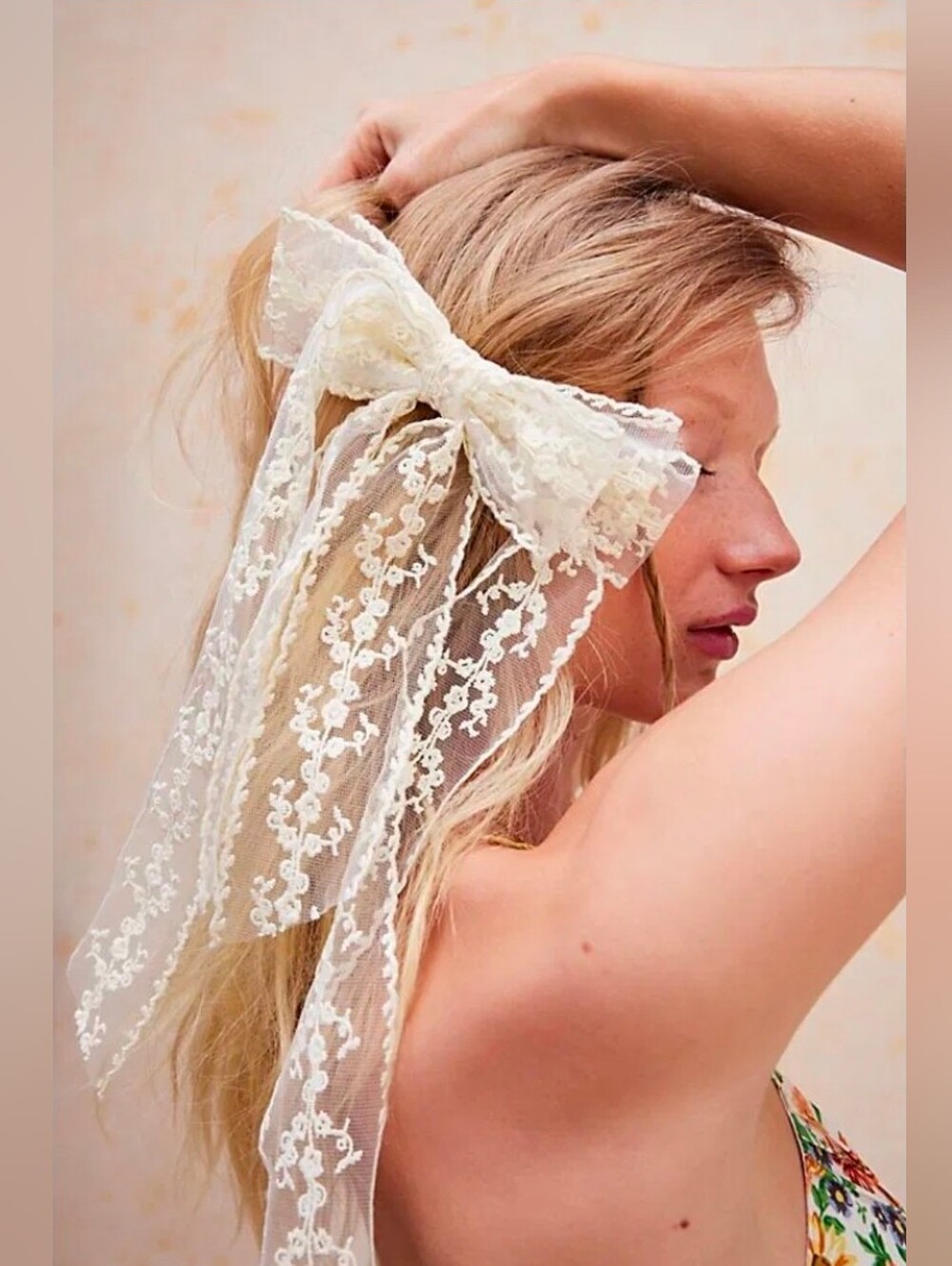 Vera Lace Bow